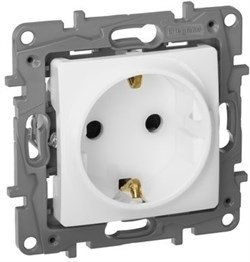 Розетка LEGRAND Etika 2К+З на винтах (белый) 672222 - фото 80836